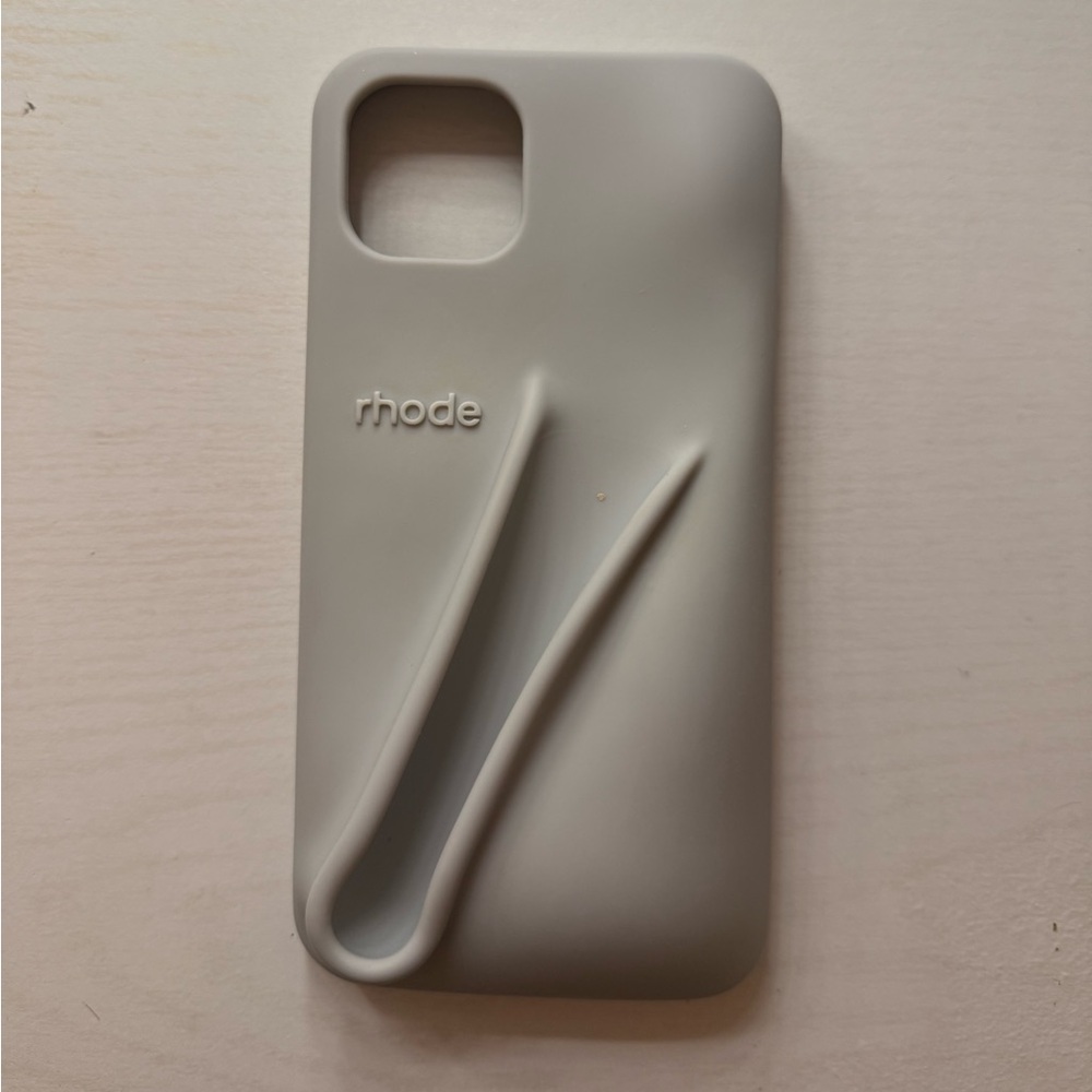 Hailey Bieber Rhode iPhone 13 case